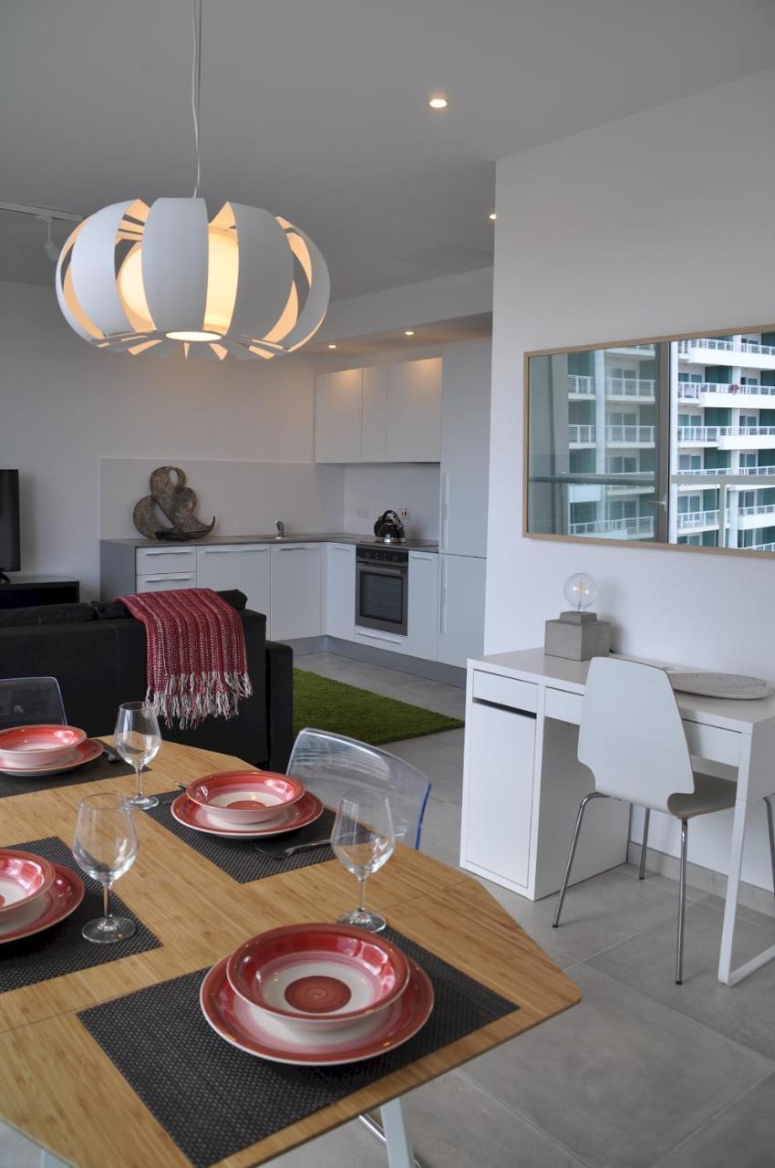 Modern Seaview Apartment In A Prime Location Слима Экстерьер фото